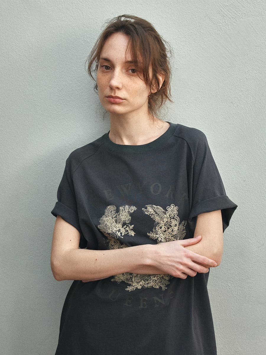 TIR LACE GRAPHIC ART TOP_CHARCOAL