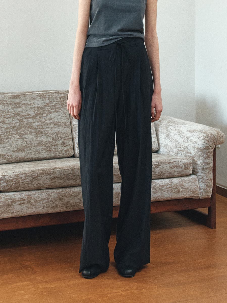 TIR ONE TUCK WIDE PANTS_ BLACK