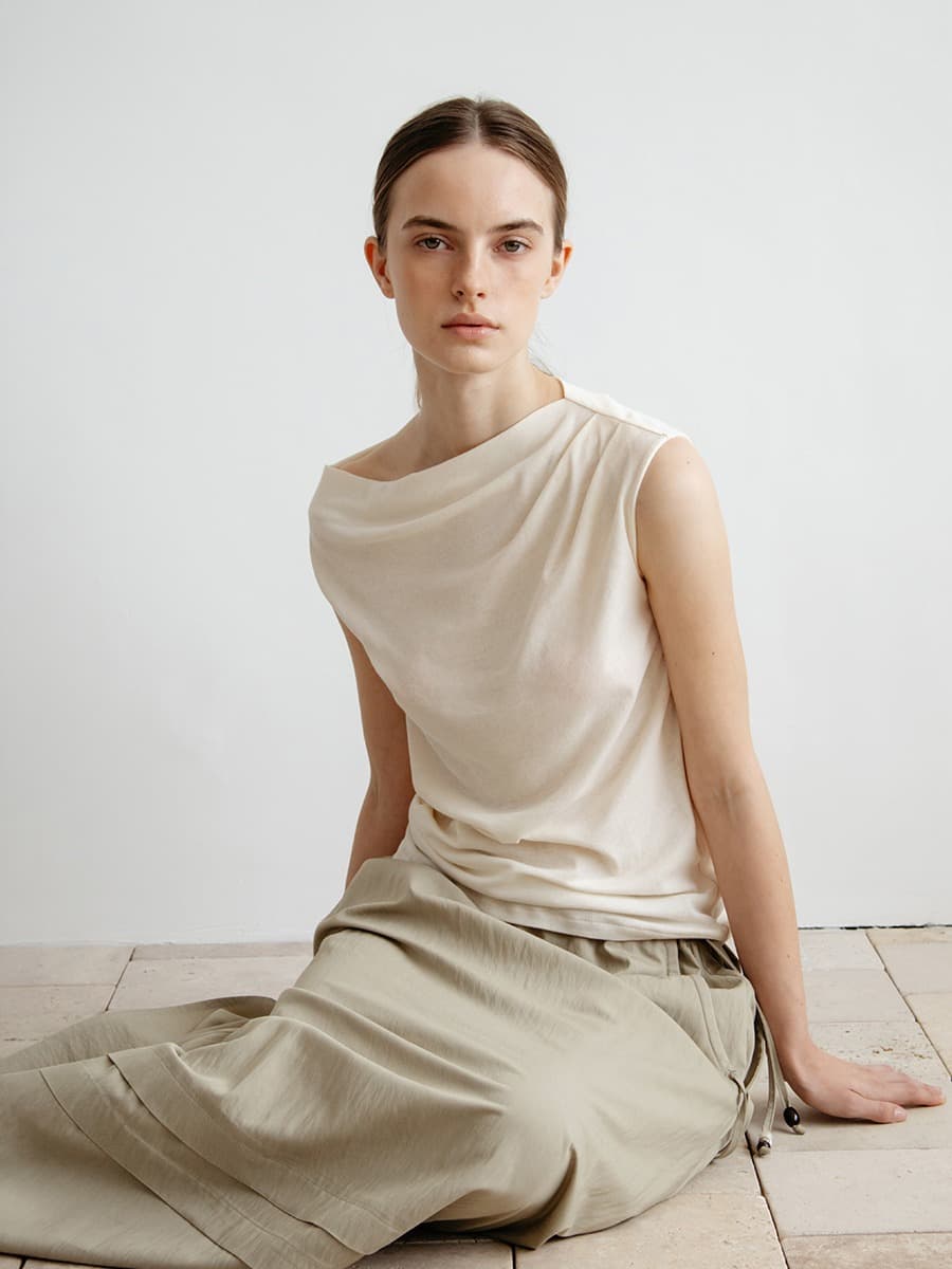 TIR TIERED TUCK FLARE SKIRT_KHAKI