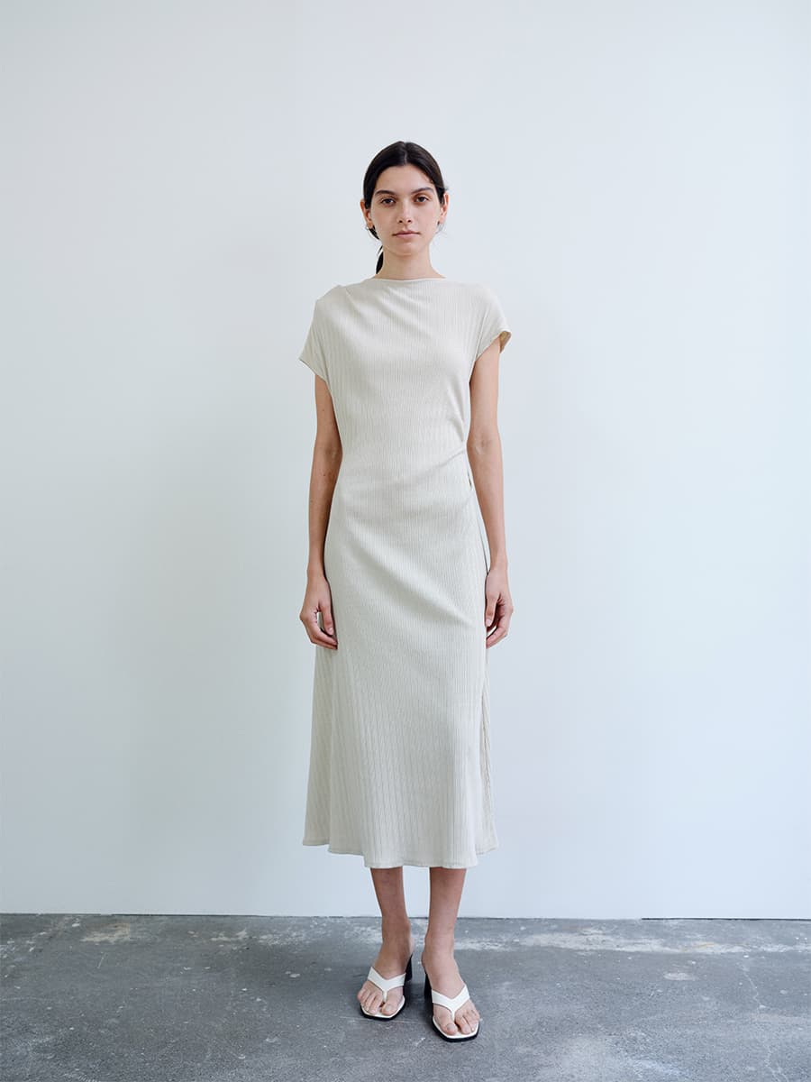 TIR ASYMMETRIC RIBBED COTTON DRESS_BEIGE — vue 3