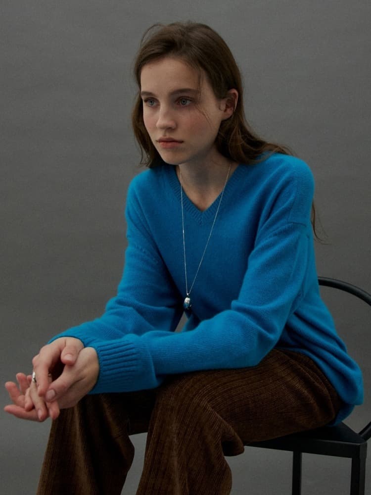SHADE V NECK KNIT - BLUE