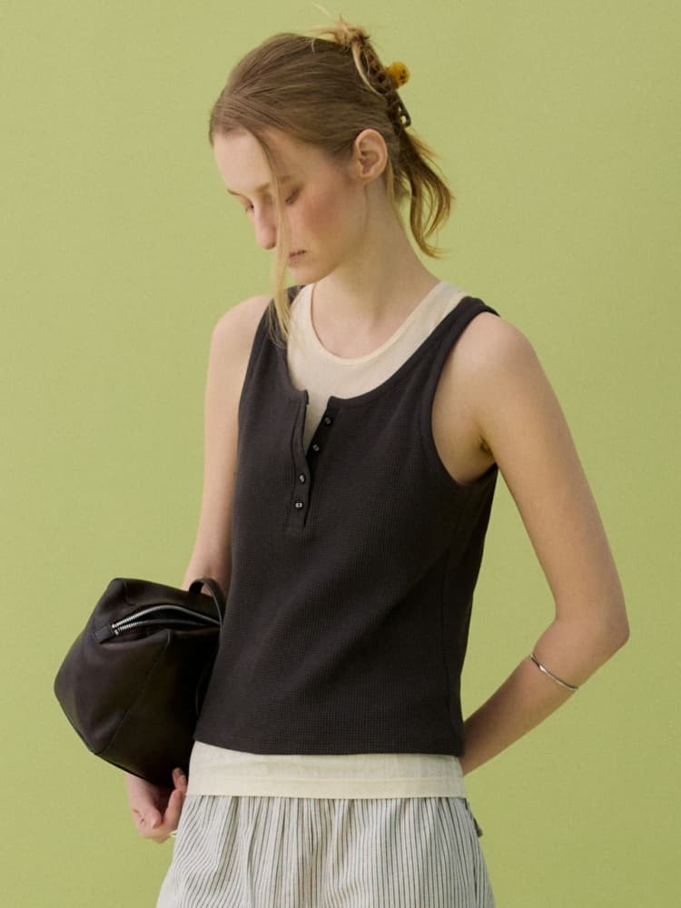SLAT WAFFLE HENLEYNECK TOP - 3COLOR — vue 1