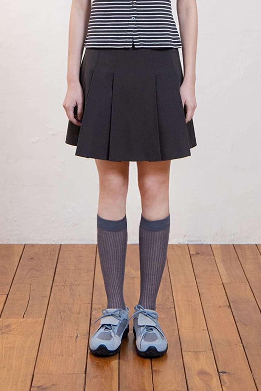 Two Button Pleats Skirt (Charcoal)