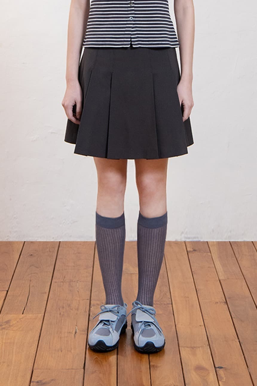 Two Button Pleats Skirt (Charcoal)