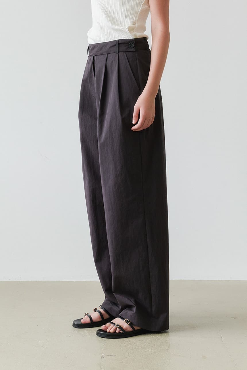 Two Tuck One Button Pants (Charcoal)
