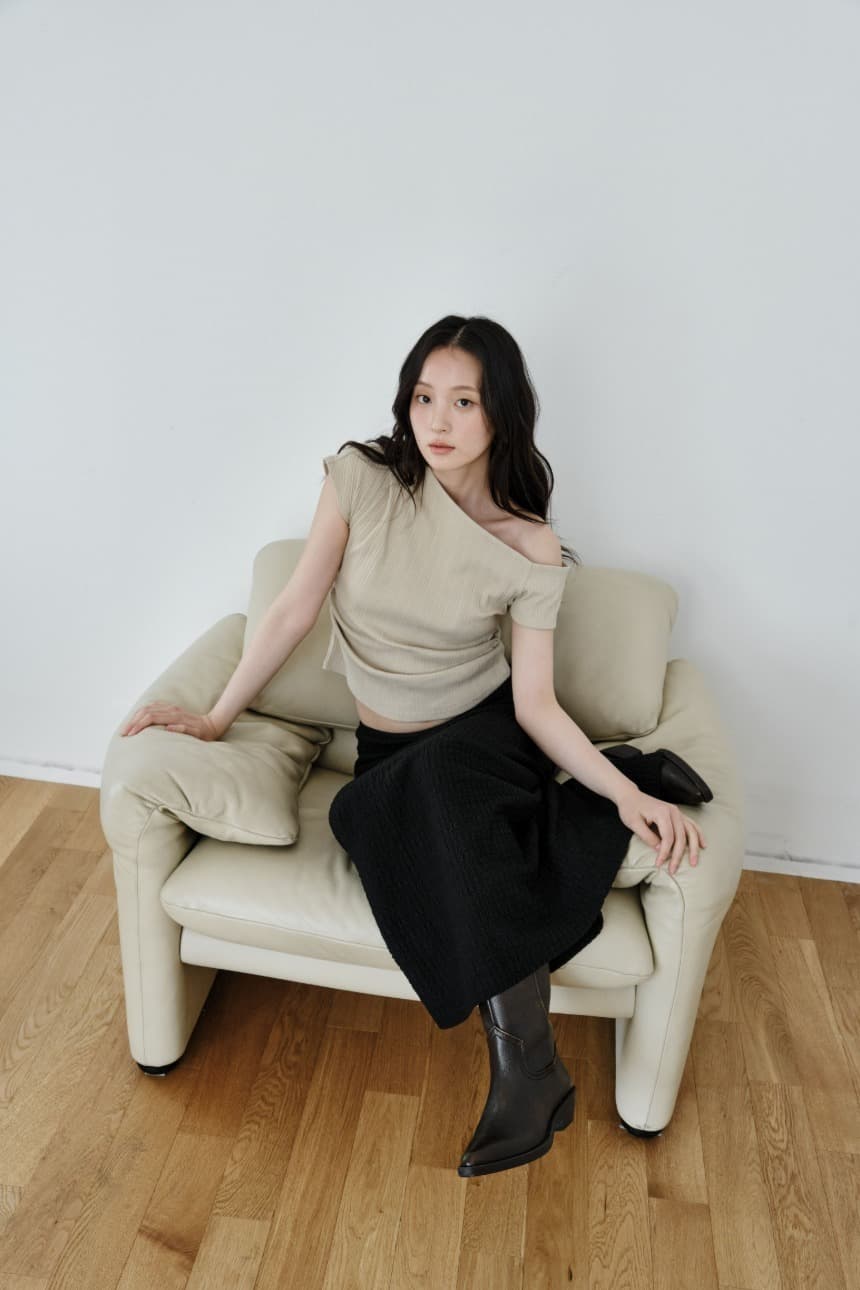One Shoulder Unbalance T-Shirt (Beige)