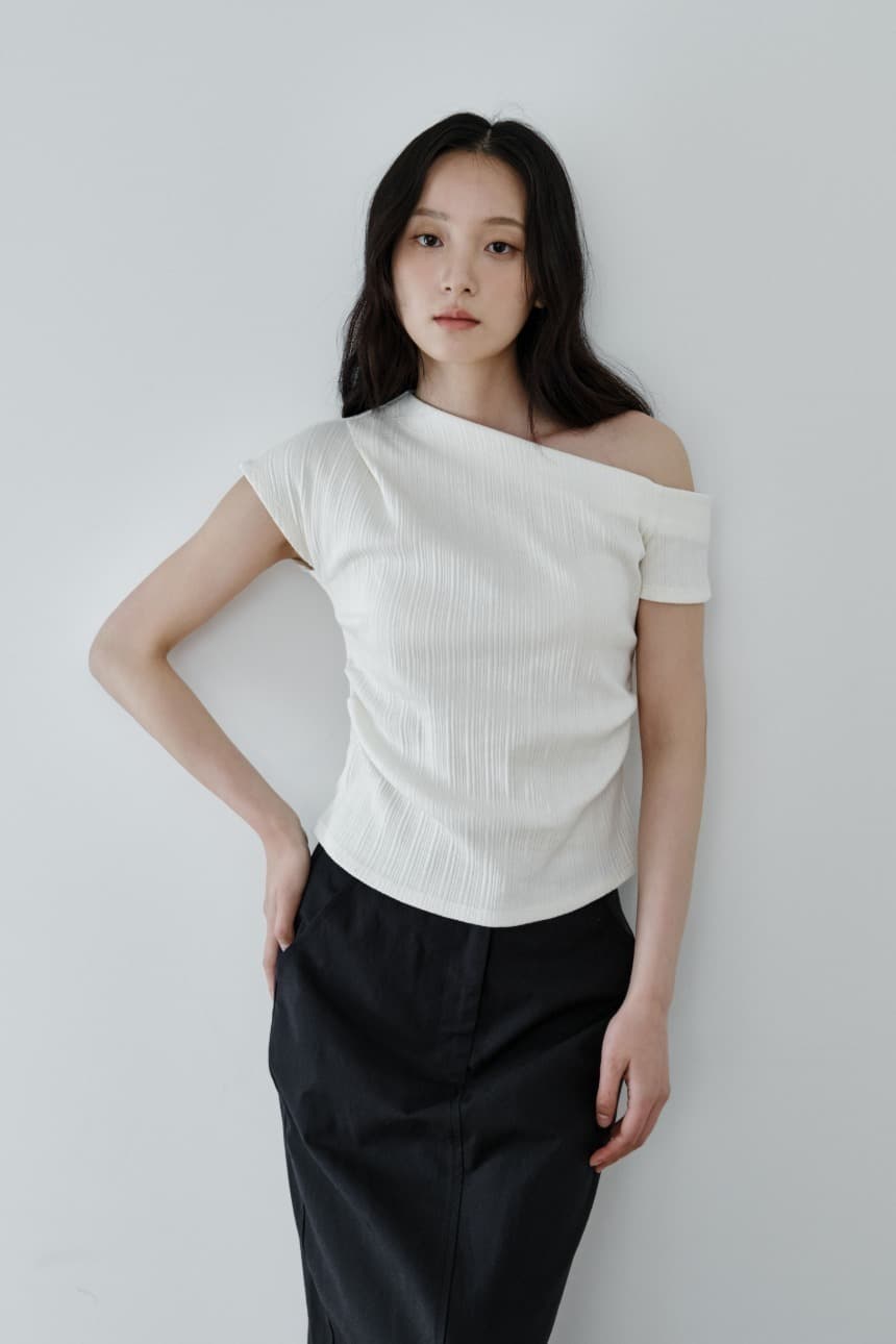 One Shoulder Unbalance T-Shirt (Ivory)