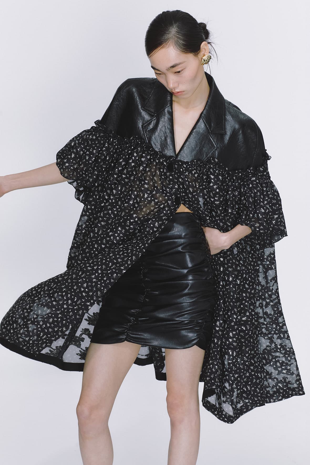 Half And Half Horizontal Ruffel Contrast Fabric Coat — vue 6