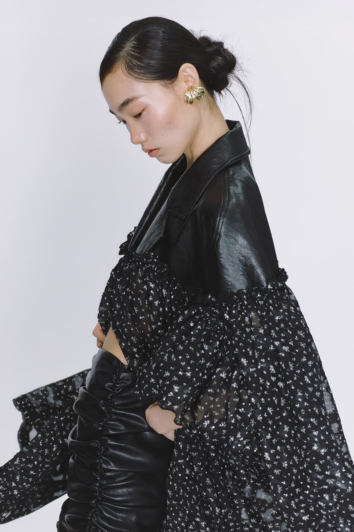 Half And Half Horizontal Ruffel Contrast Fabric Coat — vue 7