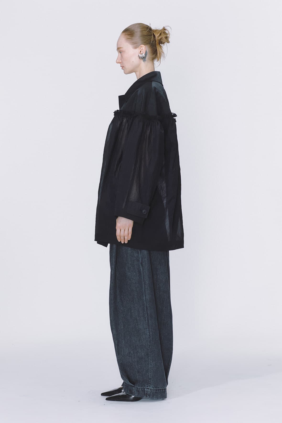Half And Half Horizontal Ruffel Nylon Mac Coat — vue 5