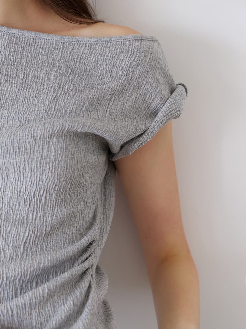 wrinkle off-shoulder T-shirt (melange grey) orc 6044 — vue 3
