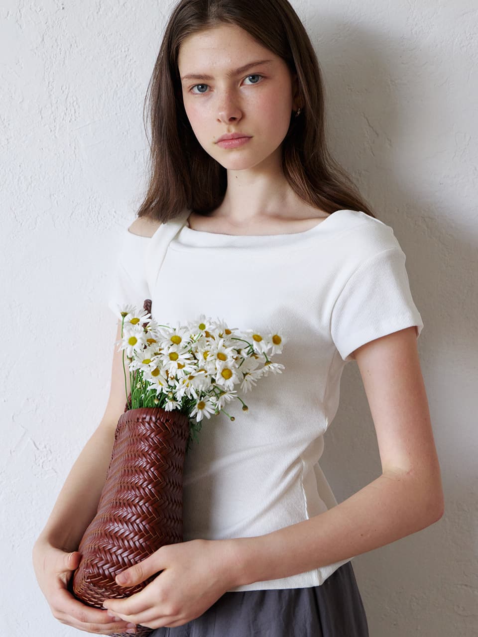 off-shoulder tie T-shirt (ivory) orc 6045 — vue 1