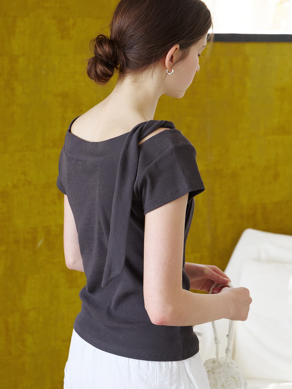 off-shoulder tie T-shirt (charcoal) orc 6046 — vue 4