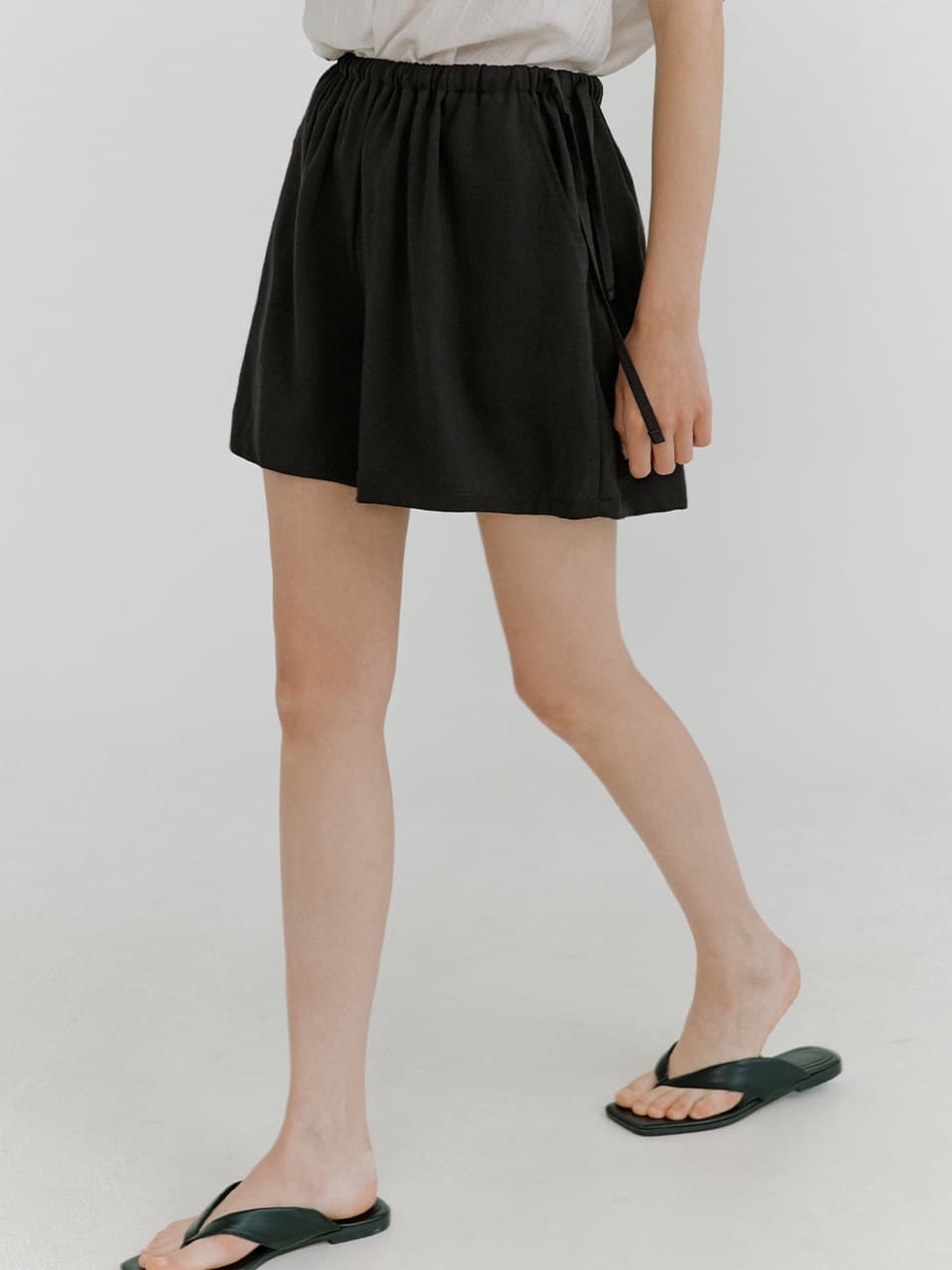 strap banding linen half pants (black) orc 6060 — vue 1