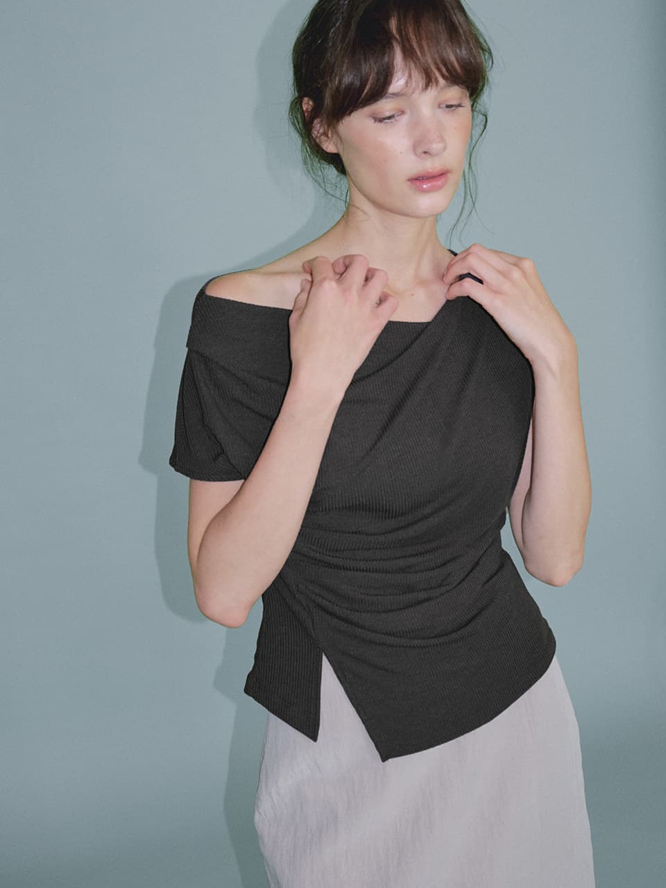 drape oblique slit T-shirt (charcoal) orc 6075 — vue 4