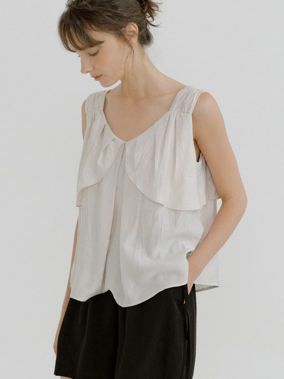 flap shirring flared blouse (ash beige) orc 6076 — vue 2