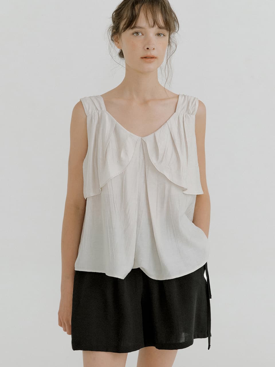 flap shirring flared blouse (ash beige) orc 6076 — vue 3