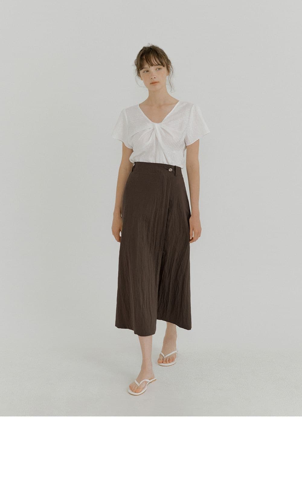 twisted V-neck blouse (ivory) orc 6079 — vue 5