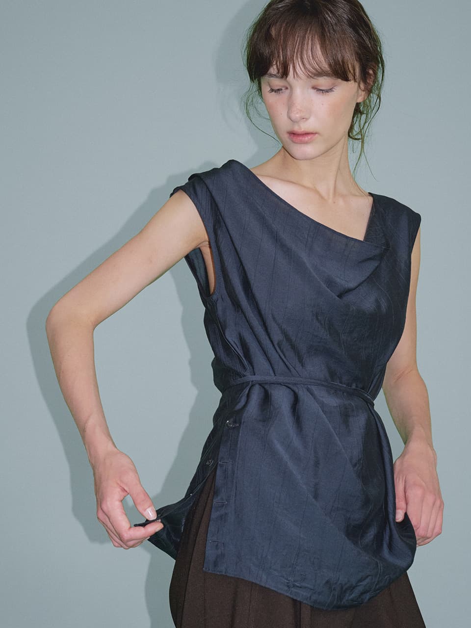 draped side open blouse (charcoal) orc 6080 — vue 4