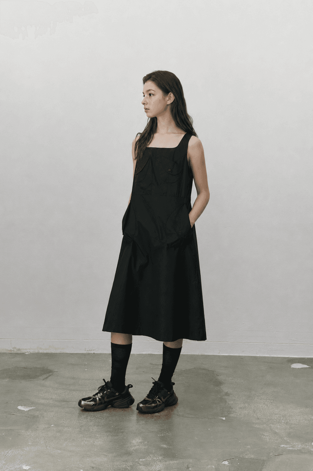 Round pocket cotton dress - Black — vue 6