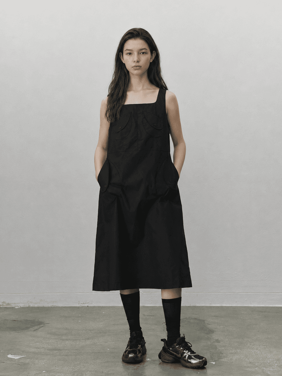 Round pocket cotton dress - Black