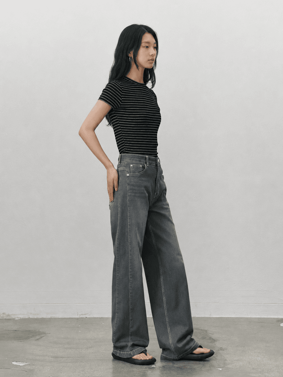 Pin stripe T shirt - Black — vue 2