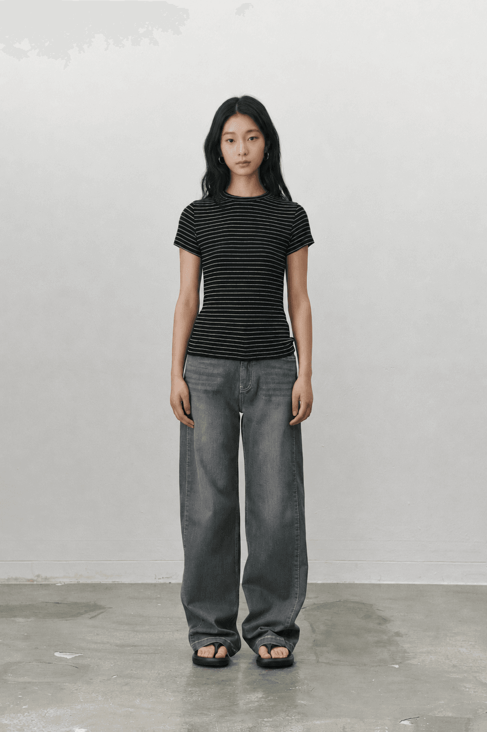 Pin stripe T shirt - Black — vue 3