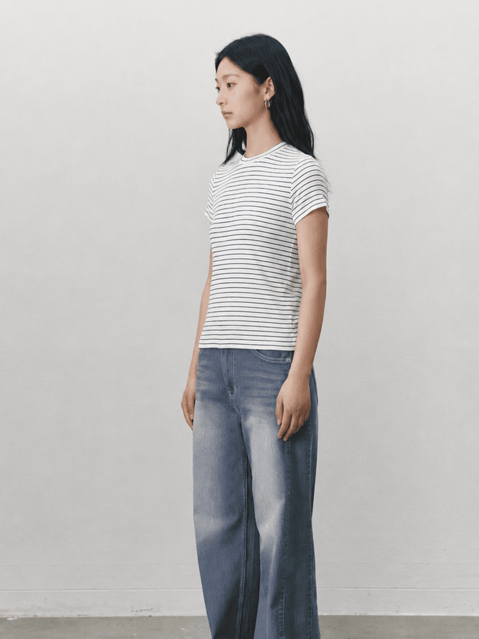 Pin stripe T shirt - White — vue 2