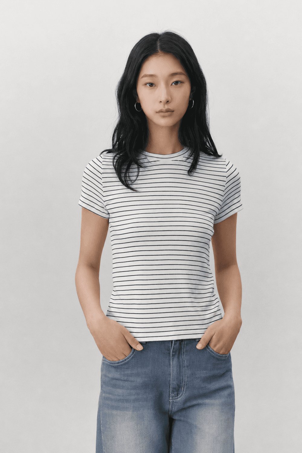 Pin stripe T shirt - White — vue 3