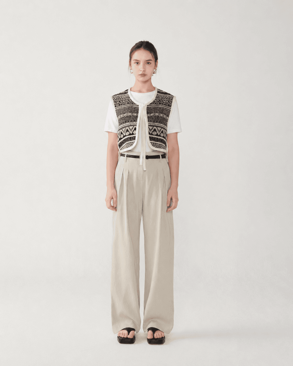 Wrinkle crepe wide banding pants - Light warm gray — vue 4
