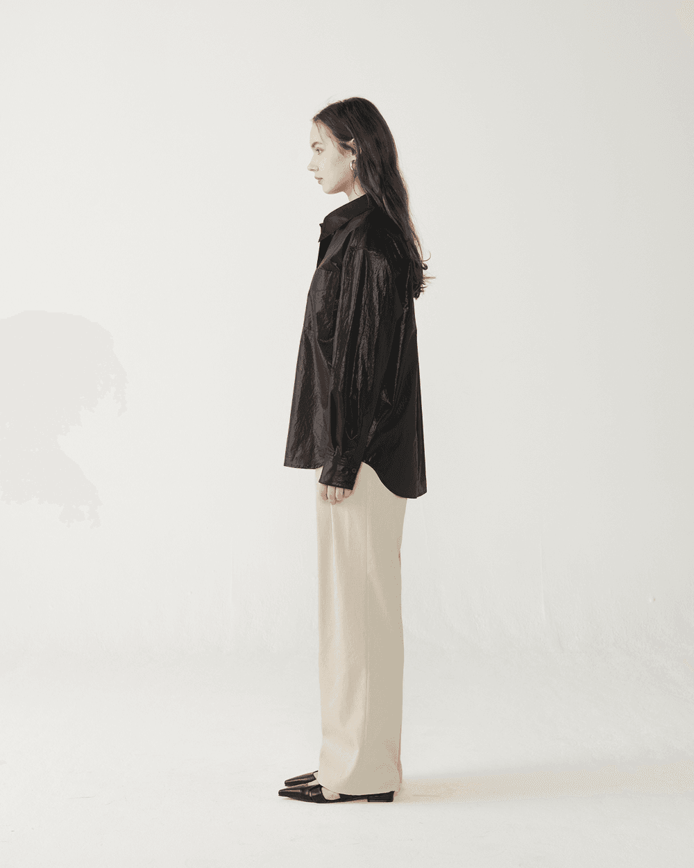 Wrinkle crepe wide banding pants - Light warm gray — vue 9