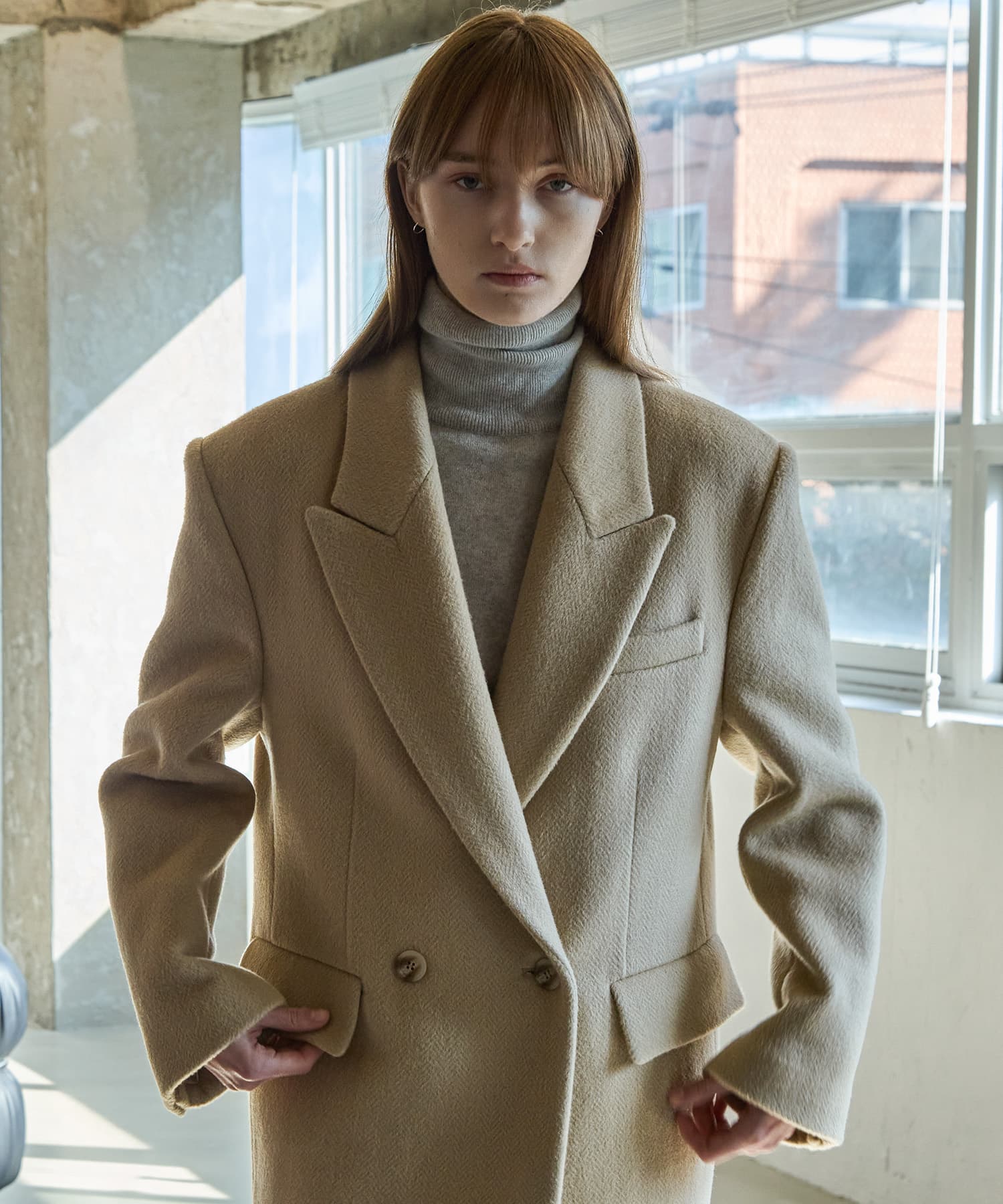 Silk blended herringbone overfit coat - Beige — vue 3
