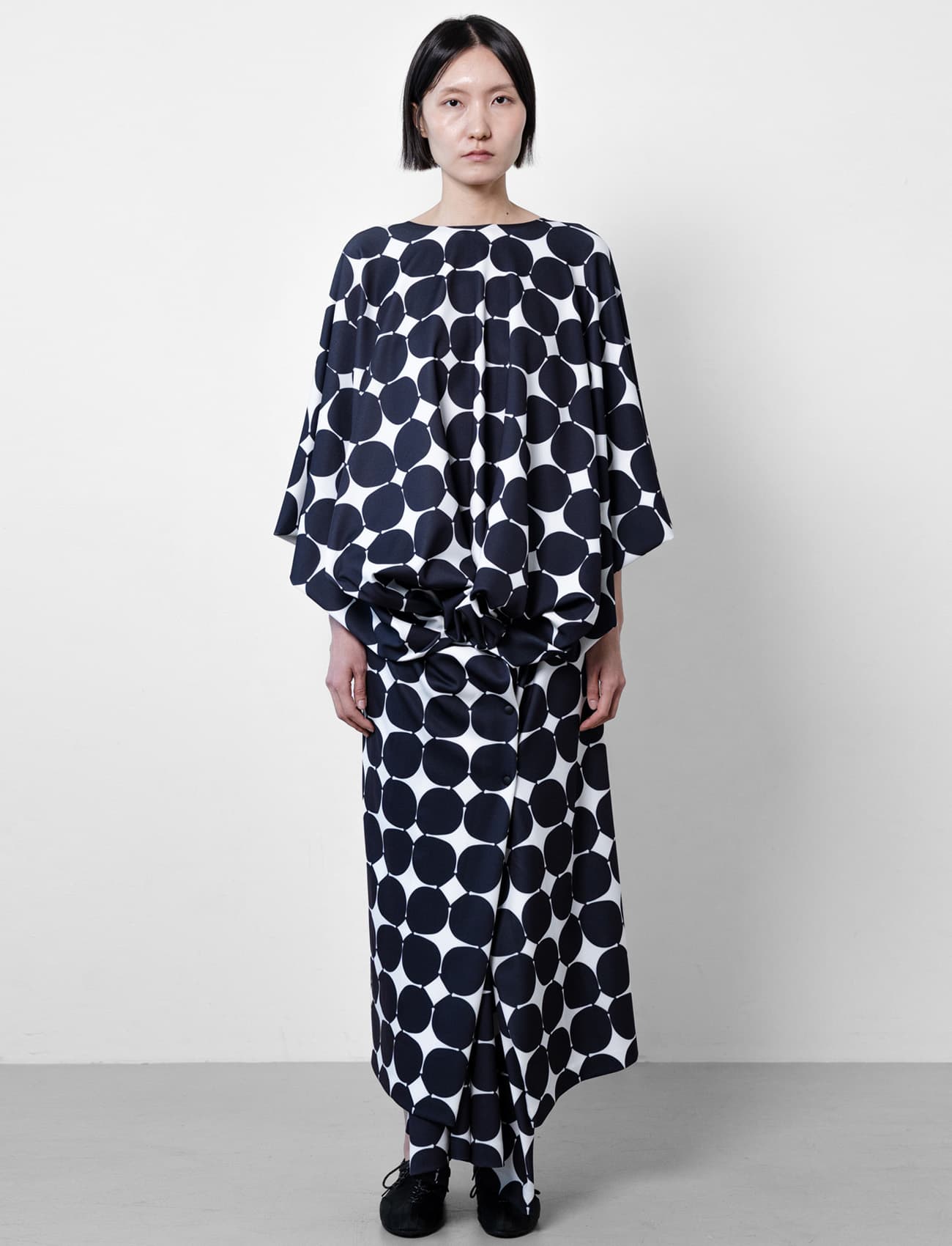 [Order Base] Moon Jar Robe: Huge Scale Dress