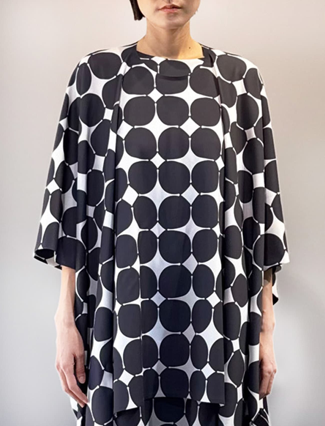 Moon Jar Dot Shawl (Navy)