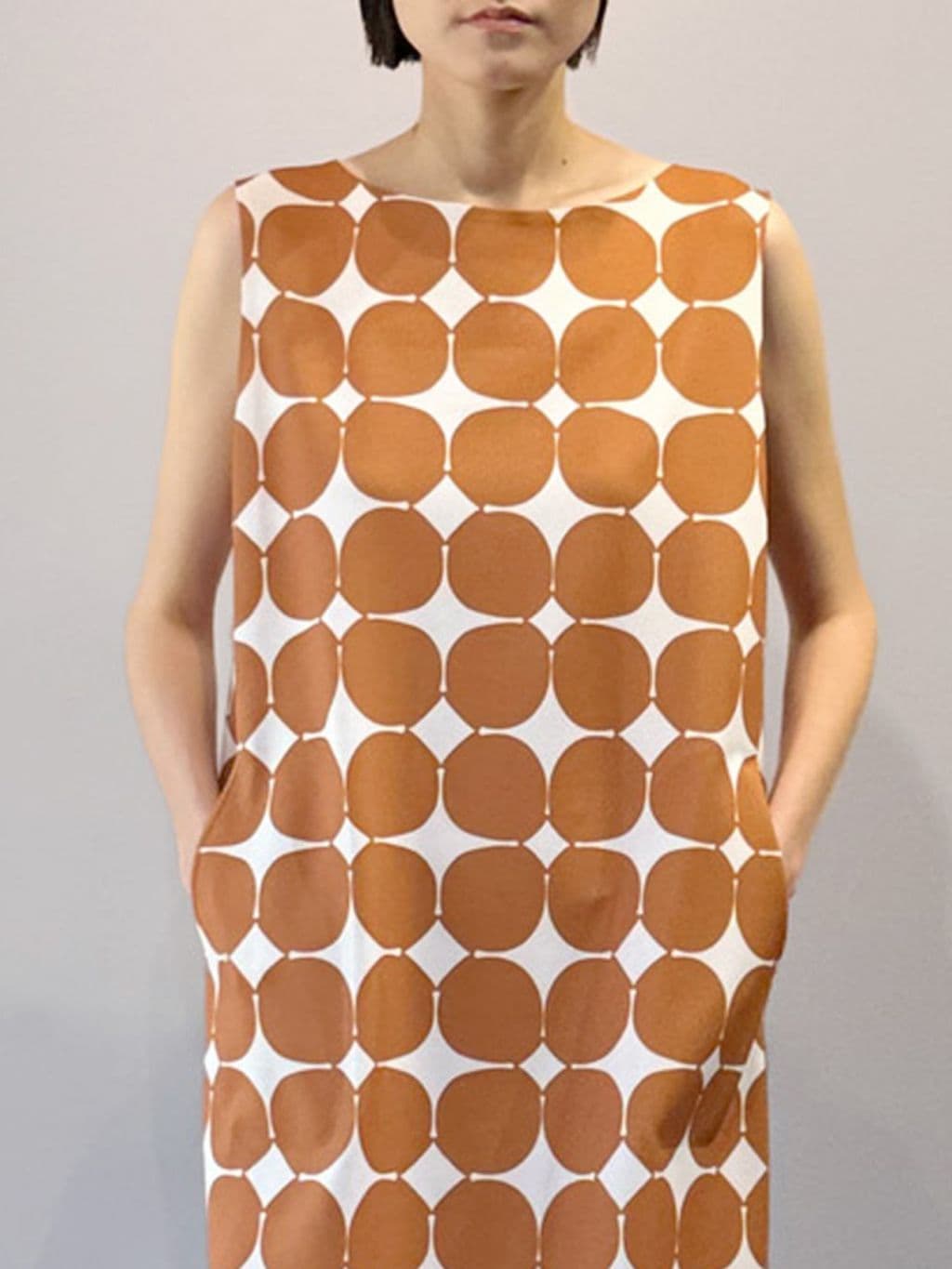 Moon Jar Modern Dot Basic Dress (Brown) — vue 1