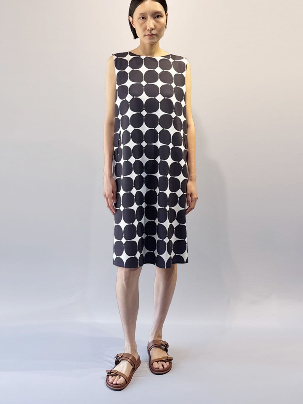 Moon Jar Modern Dot Basic Dress (Navy) — vue 3
