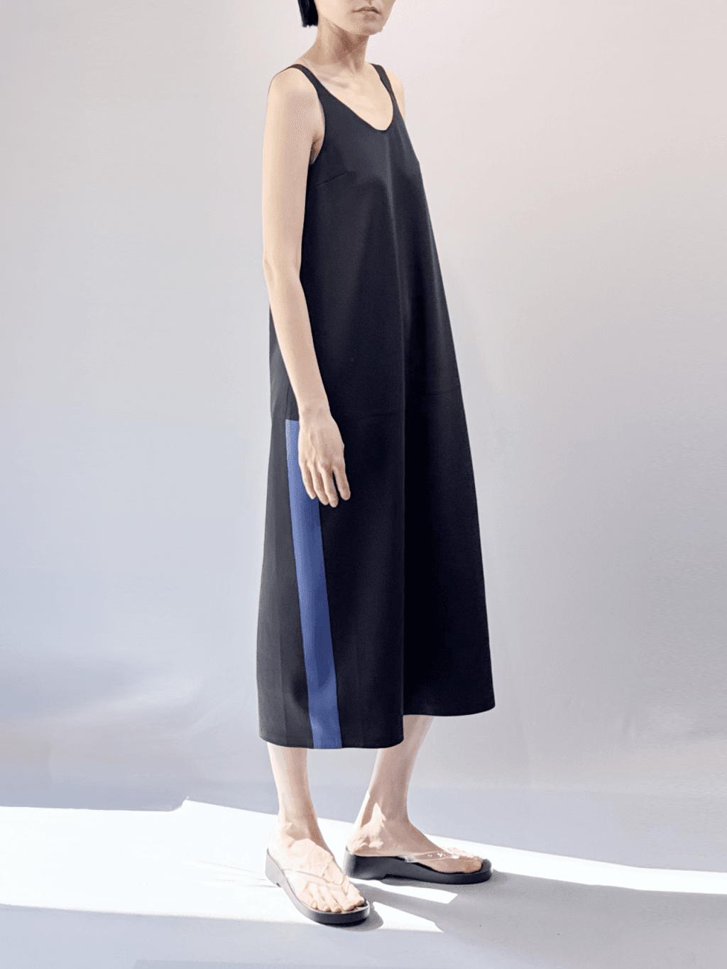 Soft V-Back Easy Maxi Dress — vue 3