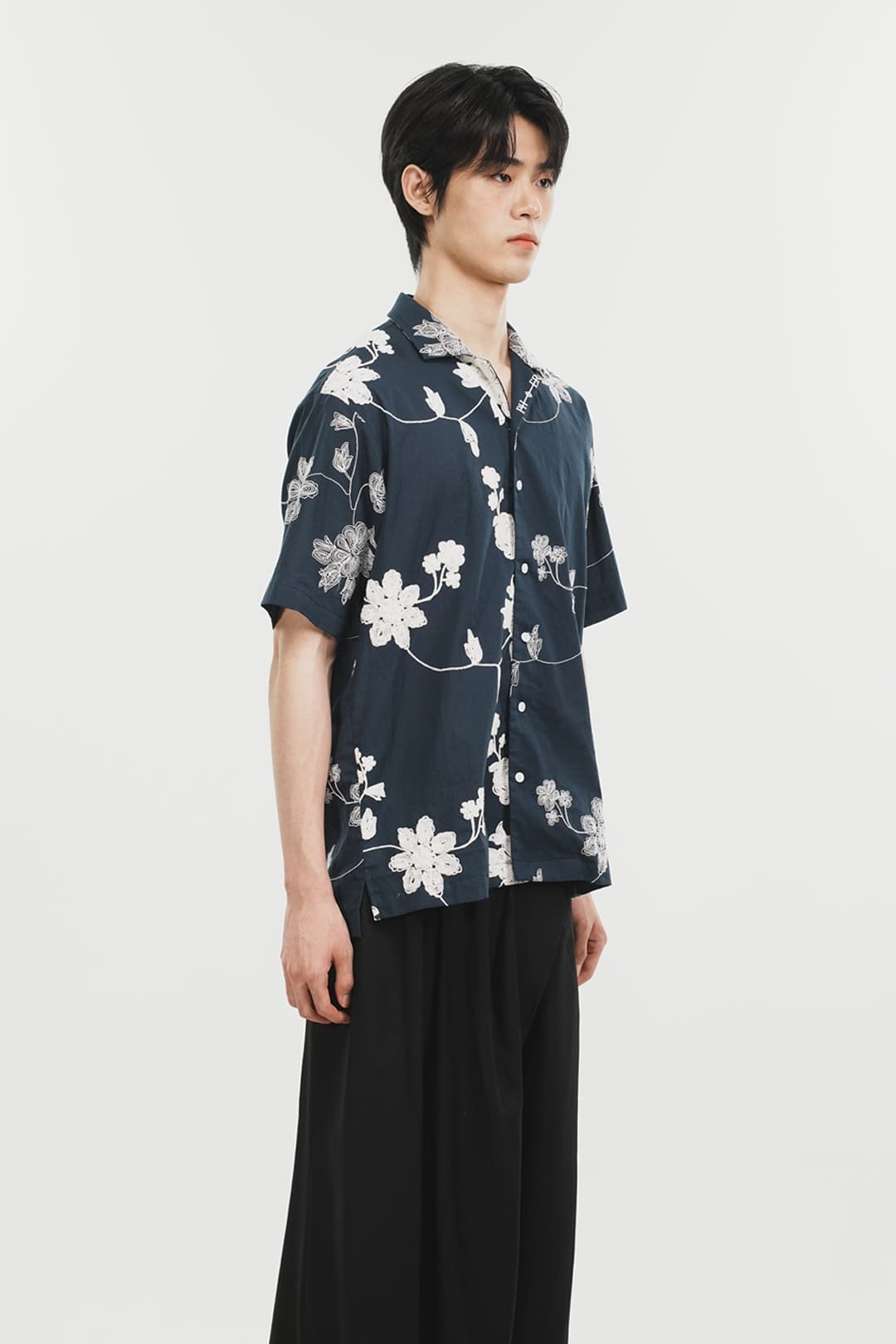 Unbalance Flower Half Shirt (Navy) — vue 2