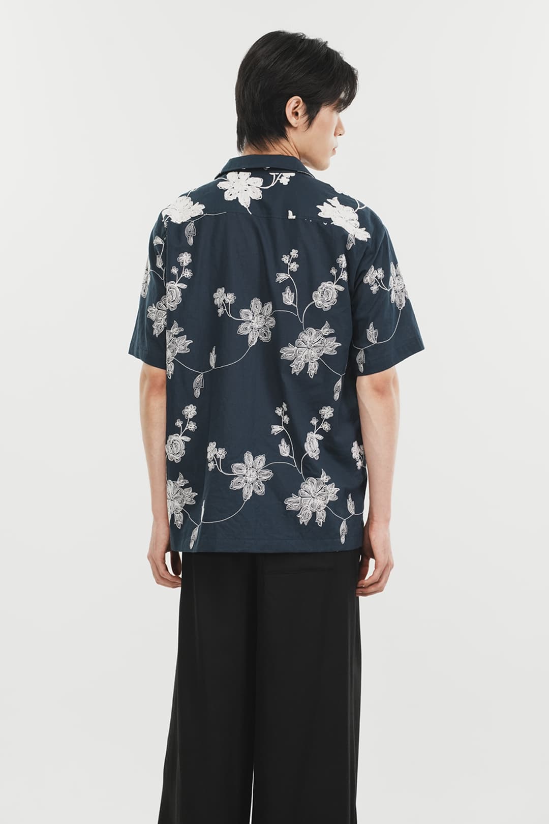 Unbalance Flower Half Shirt (Navy) — vue 3
