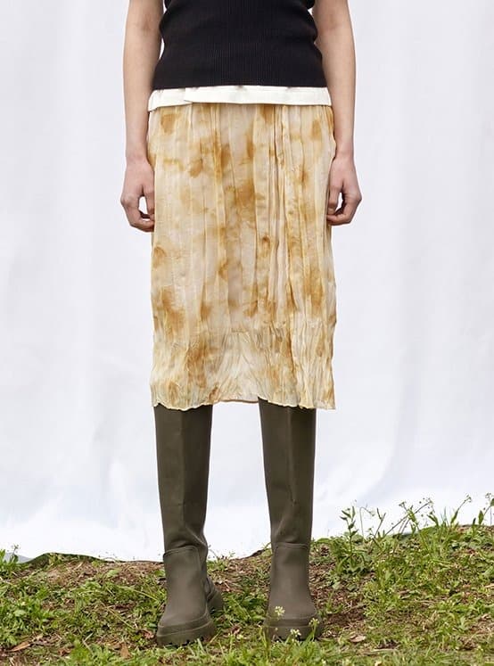 Tie Dyed Wrinkle Midi Skirt in Yellow — vue 1