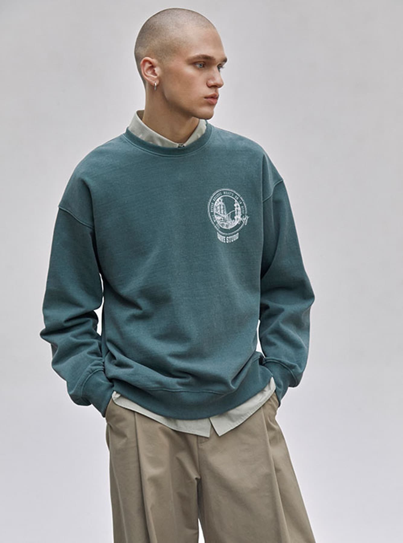 (MAN) Small Graphic Sweatshirt in D/Green