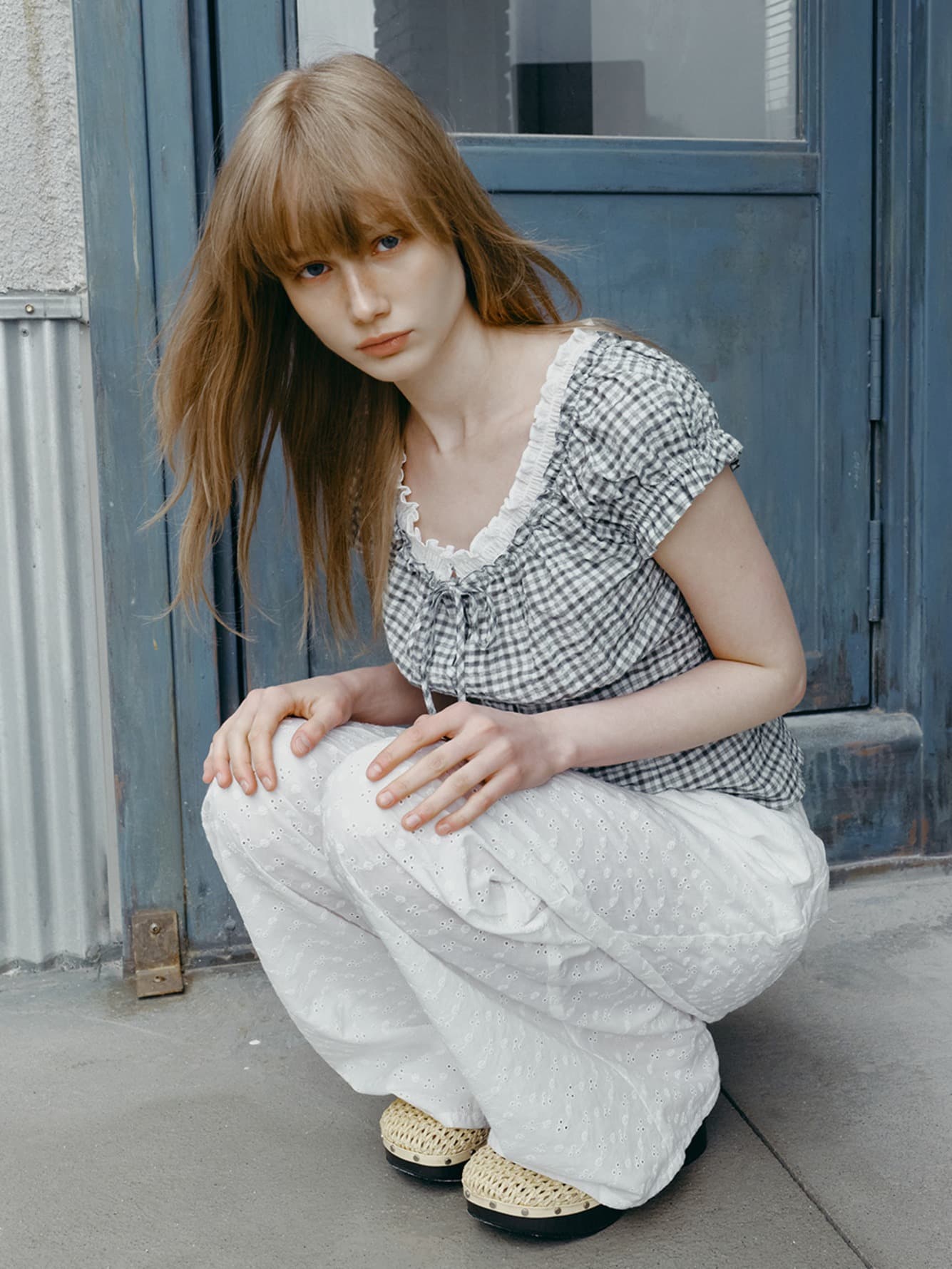 Eyelet Lace Tuck-detail Pants in White — vue 1