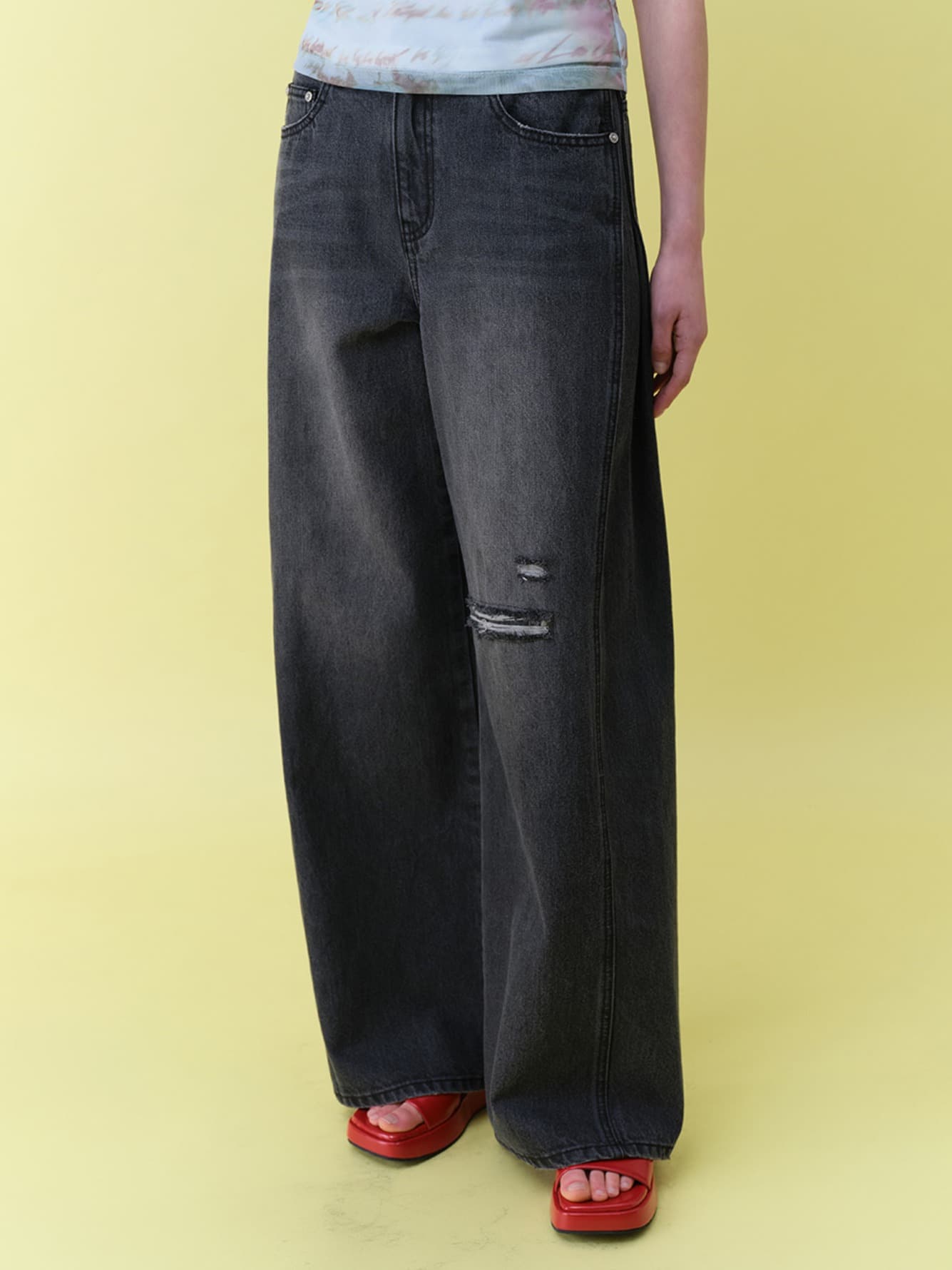 Curved Line Damage Denim Pants