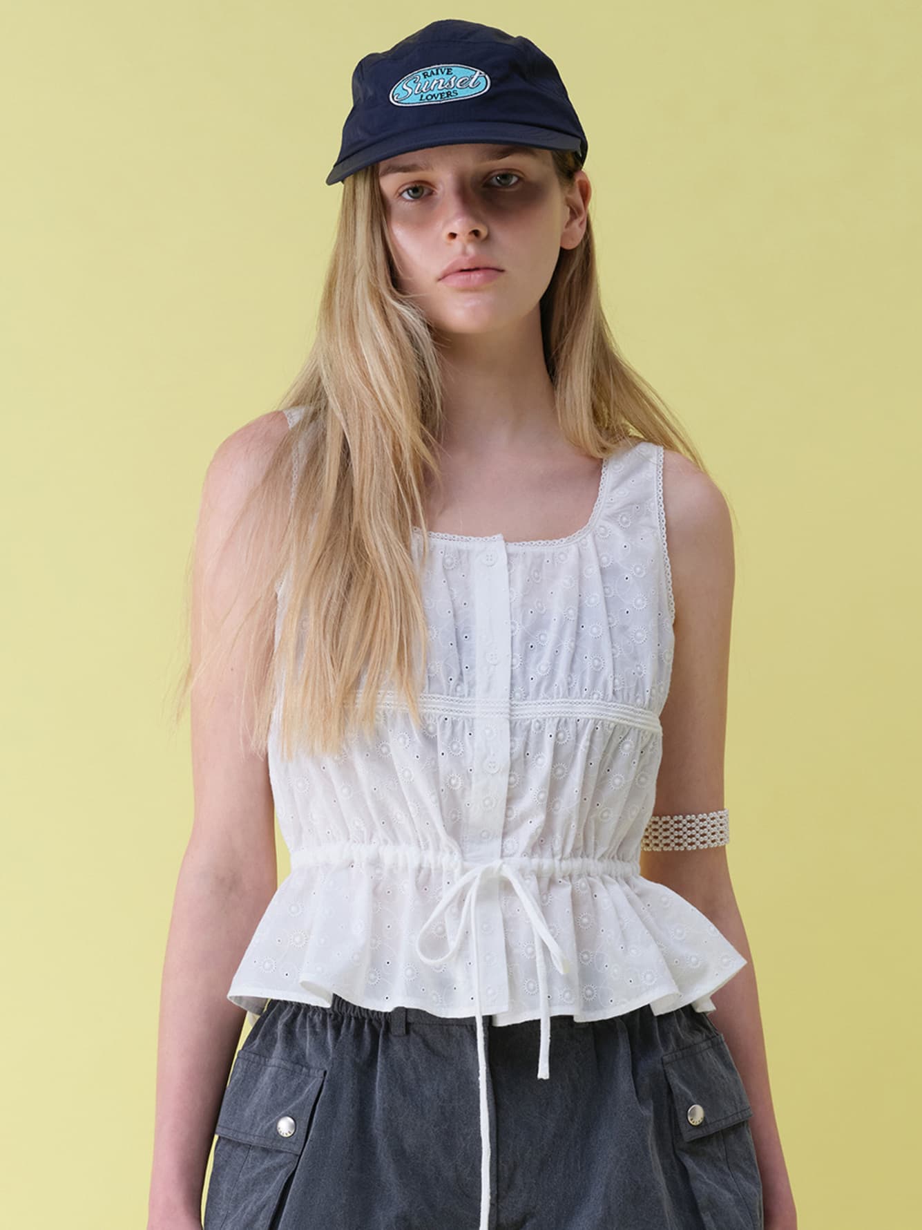 Floral Eyelet Sleeveless Blouse — vue 3