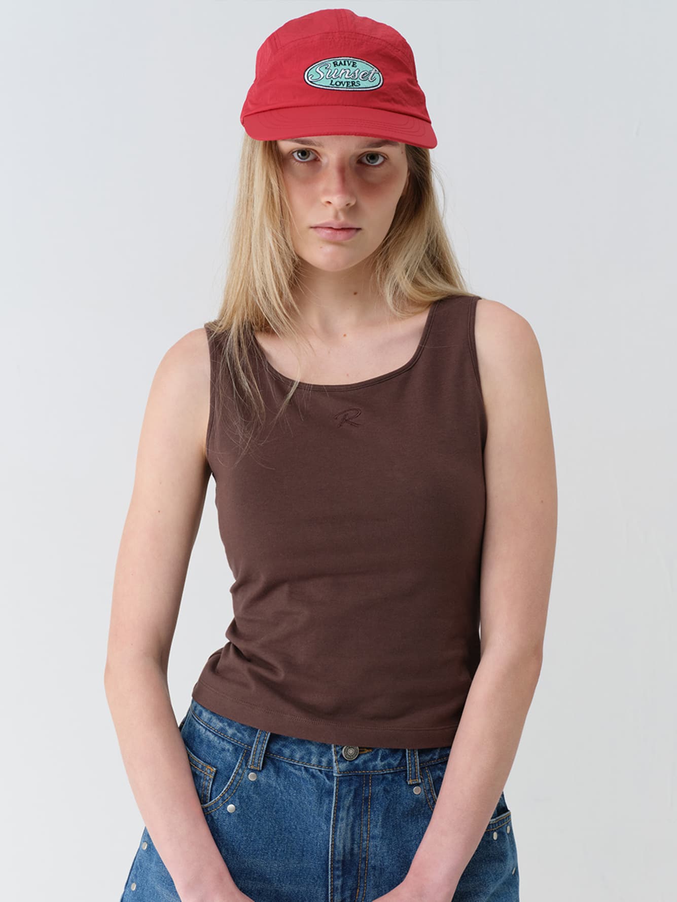 Back Slit Sleeveless Top — vue 2