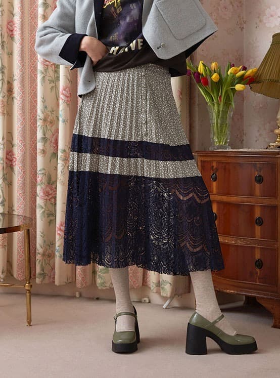 Dot Lace Pleated Skirt in D/Mint