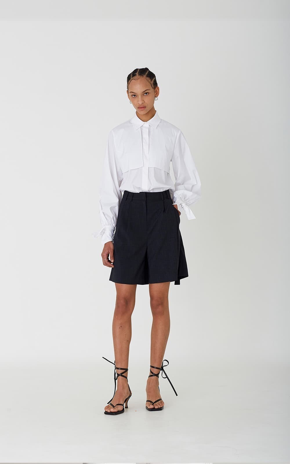 Riona Shorts (Deep Navy)