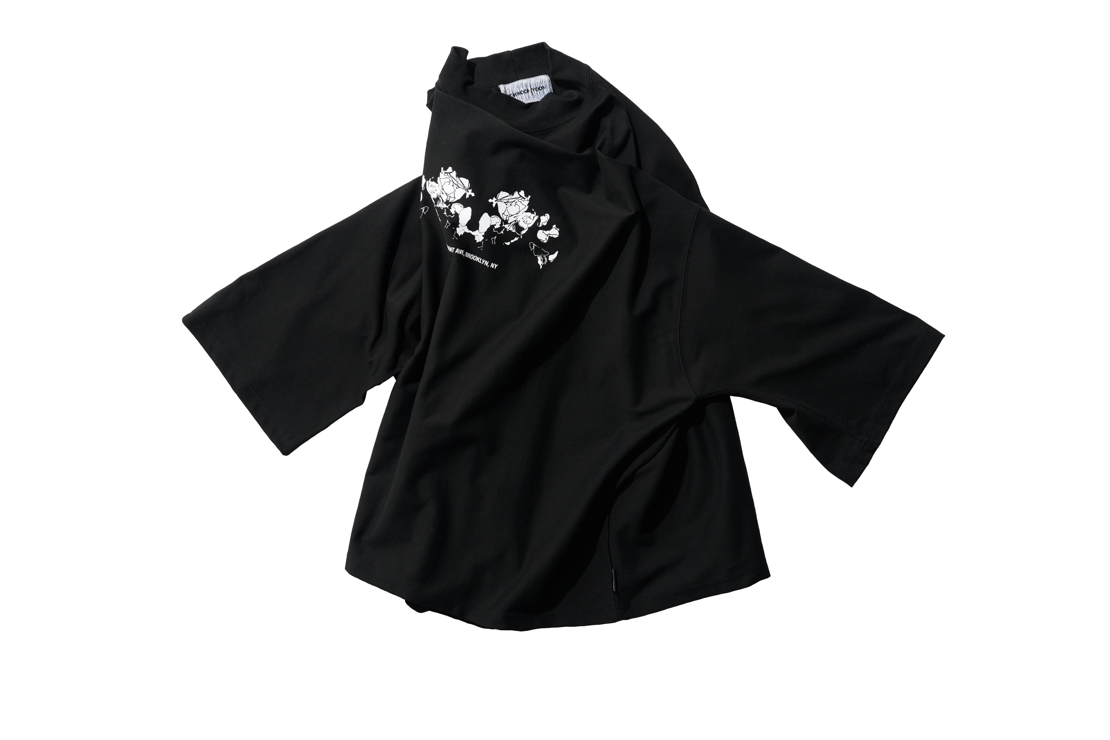 Flower Embroidered T-shirt (Black) — vue 4