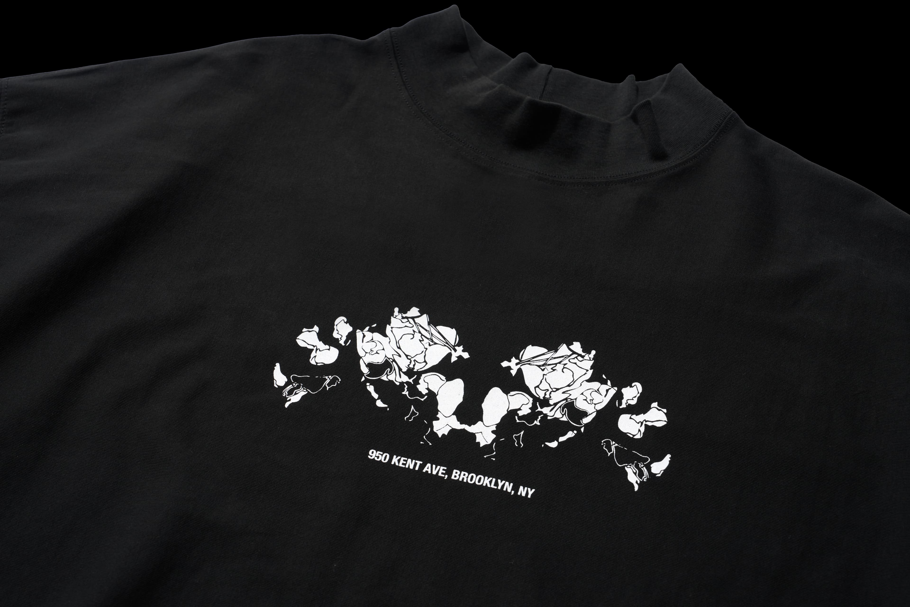 Flower Embroidered T-shirt (Black) — vue 6