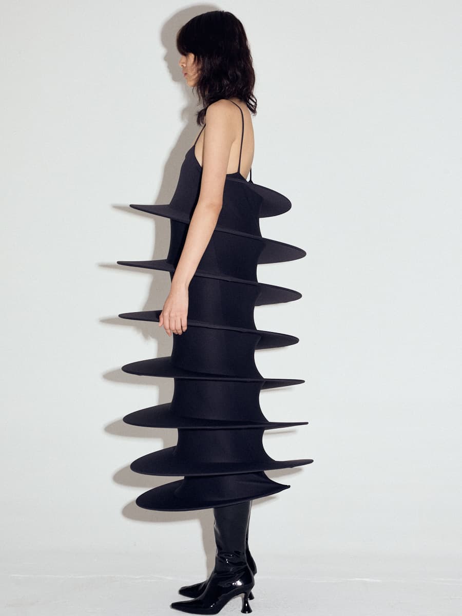 Spaghetti Strap Tornado Dress in Black — vue 6